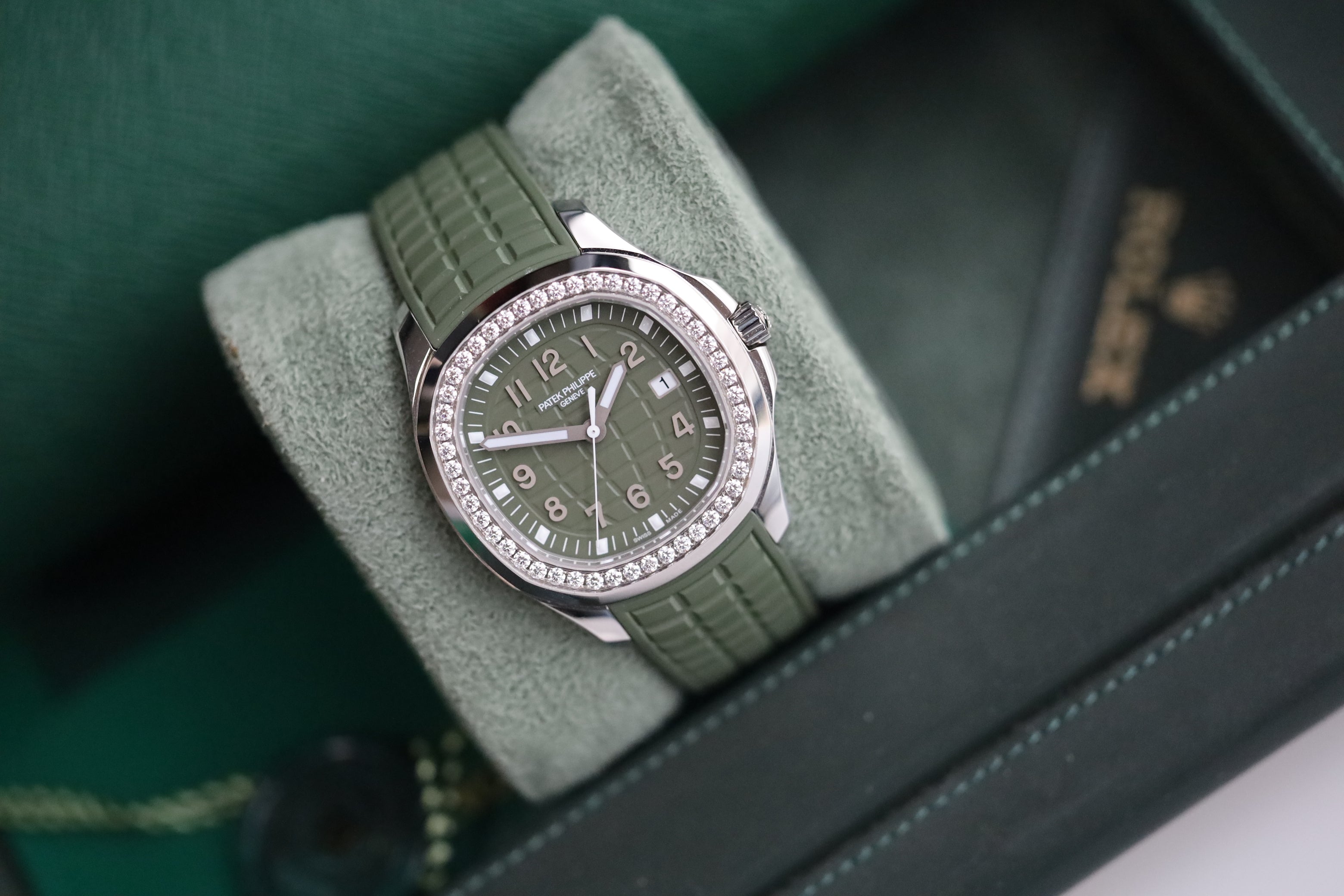 Patek Philippe Ladies Aquanaut Diamonds Green - 5267/200A
