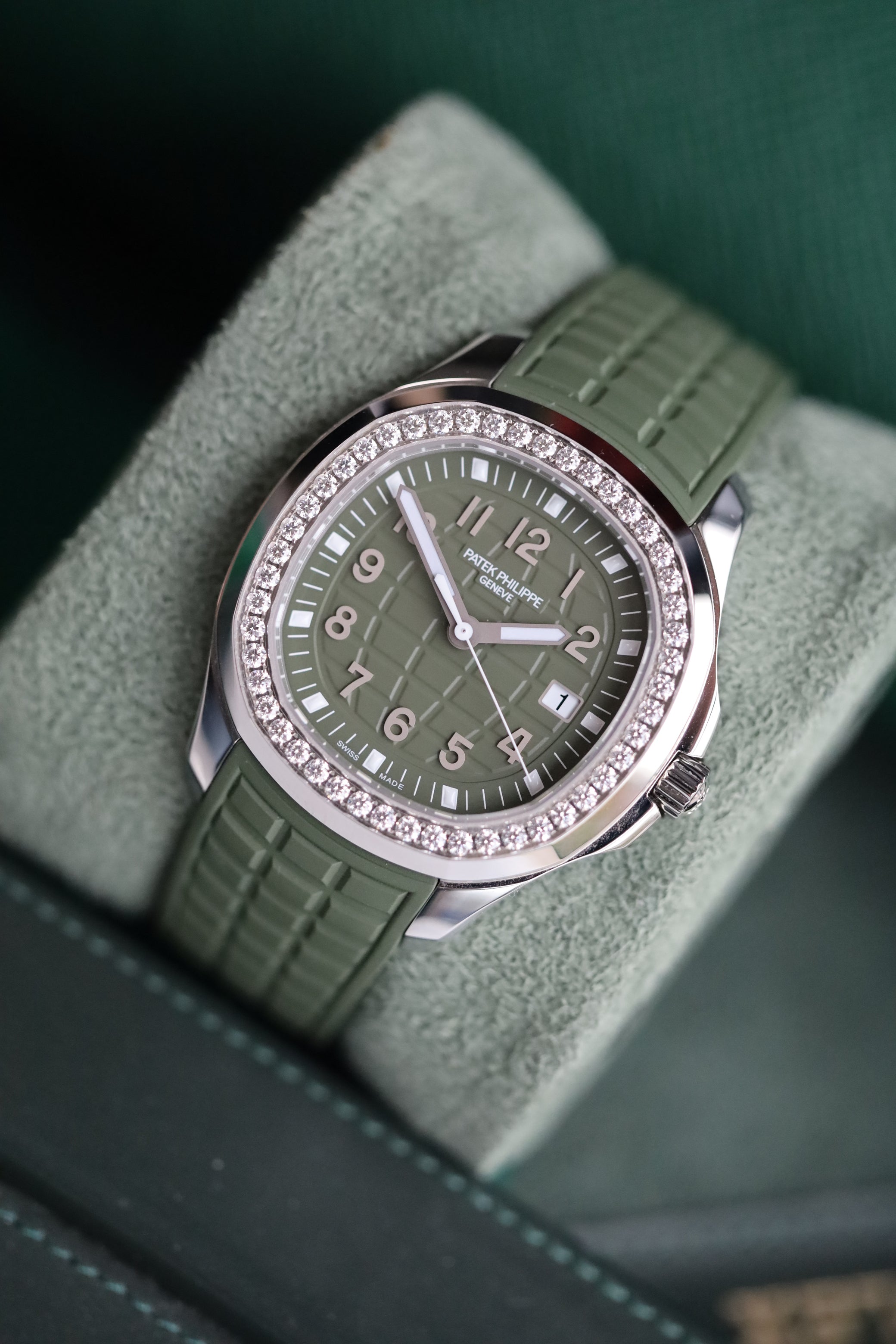 Patek Philippe Ladies Aquanaut Diamonds Green - 5267/200A