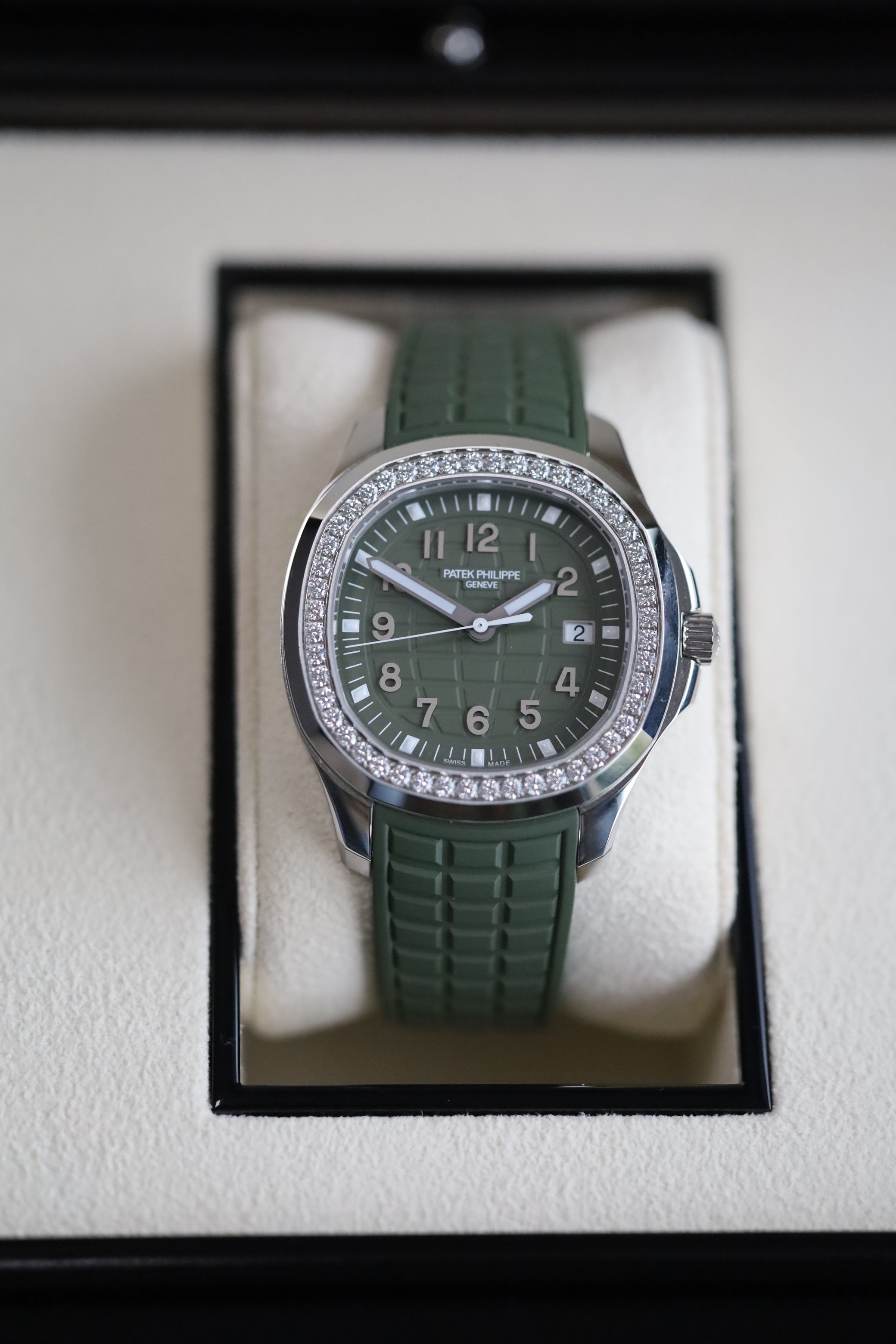 Patek Philippe Ladies Aquanaut Diamonds Green - 5267/200A