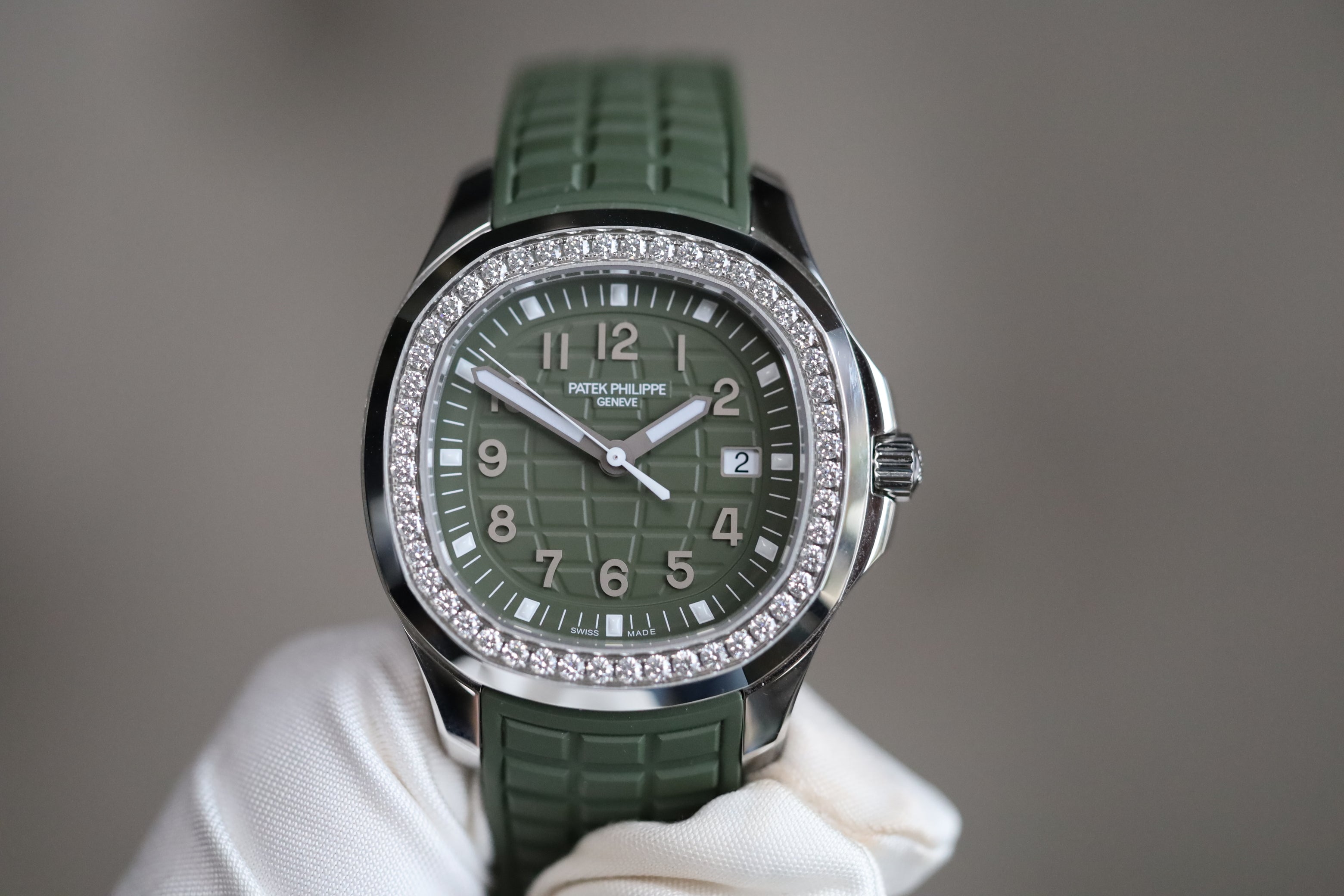 Patek Philippe Ladies Aquanaut Diamonds Green - 5267/200A