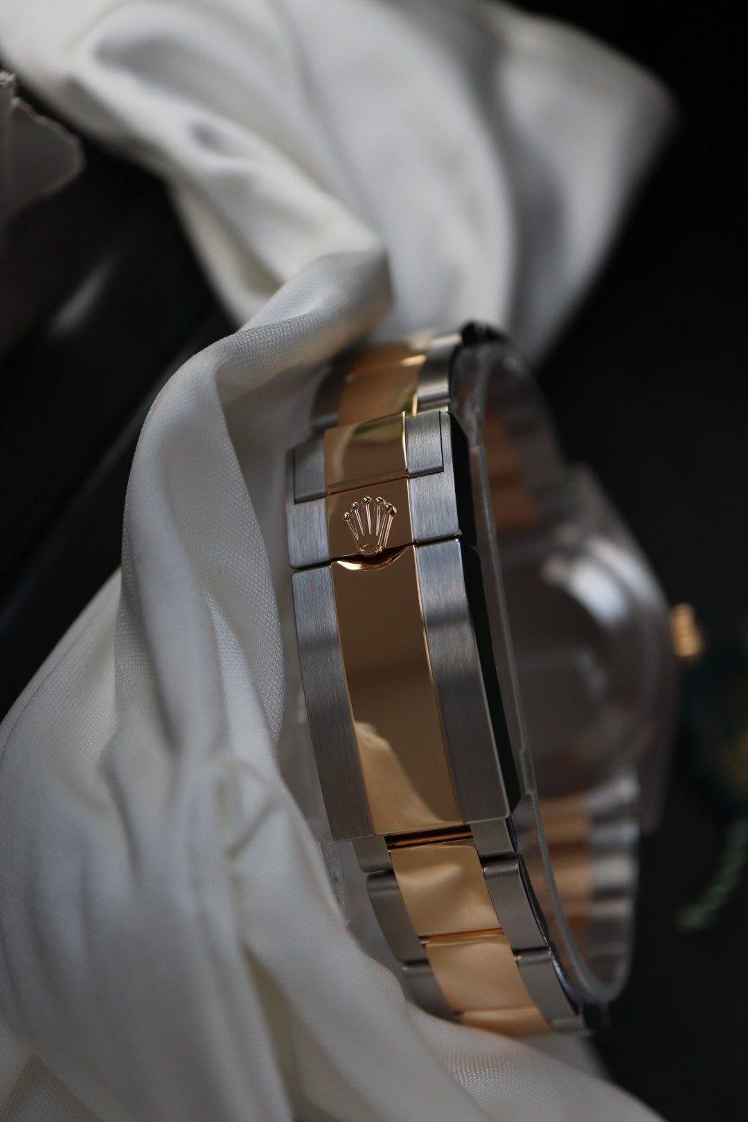 Rolex Explorer 124273 (full set 2021)
